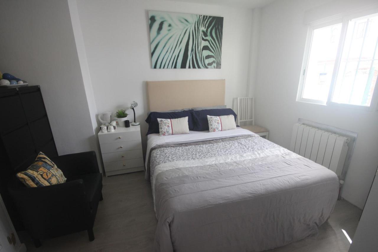 Little Peaceful Retreat Room With Bath, Heating, Terrace, Free Wifi Fridge Easy Parking Marbella Exterior foto