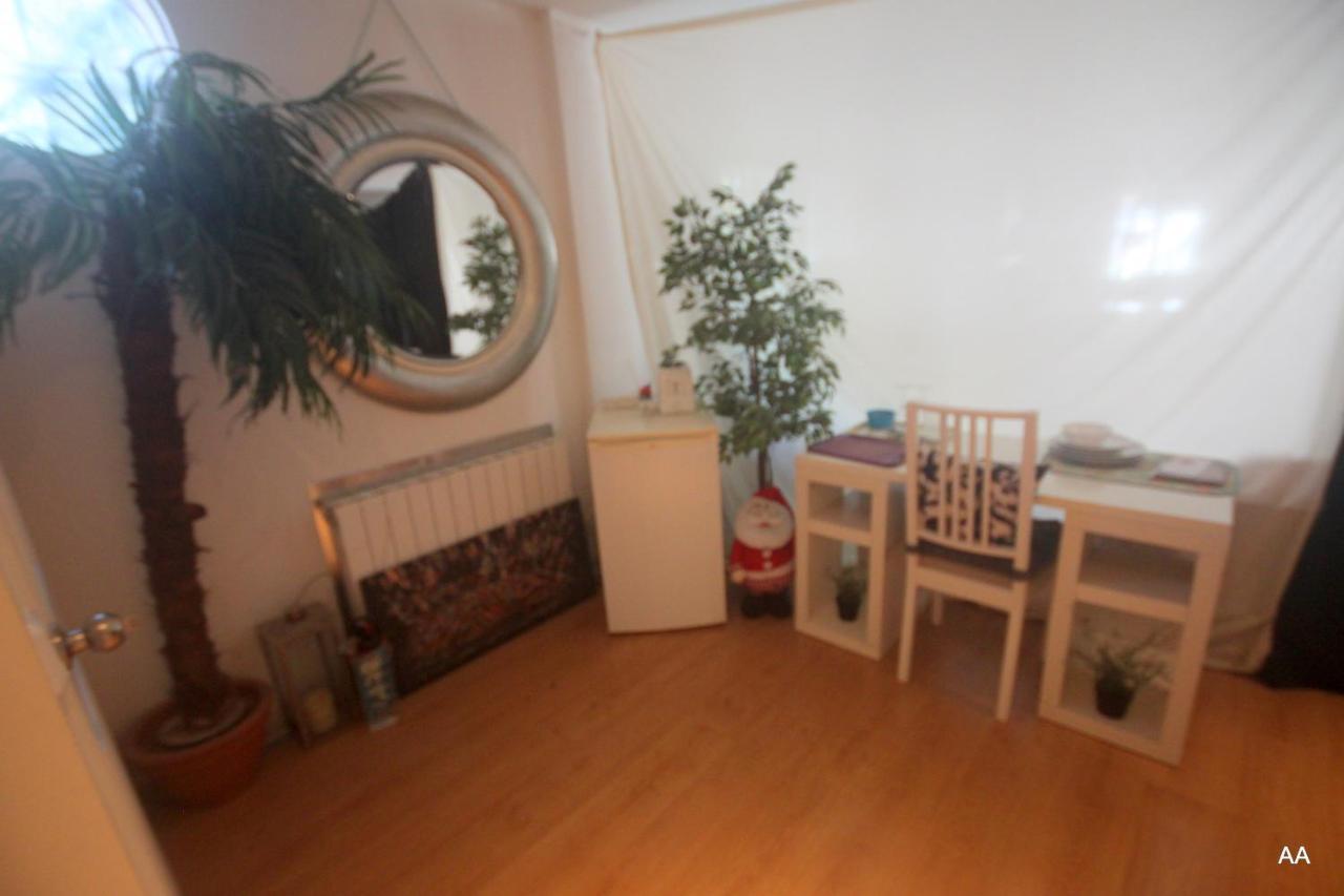 Little Peaceful Retreat Room With Bath, Heating, Terrace, Free Wifi Fridge Easy Parking Marbella Exterior foto