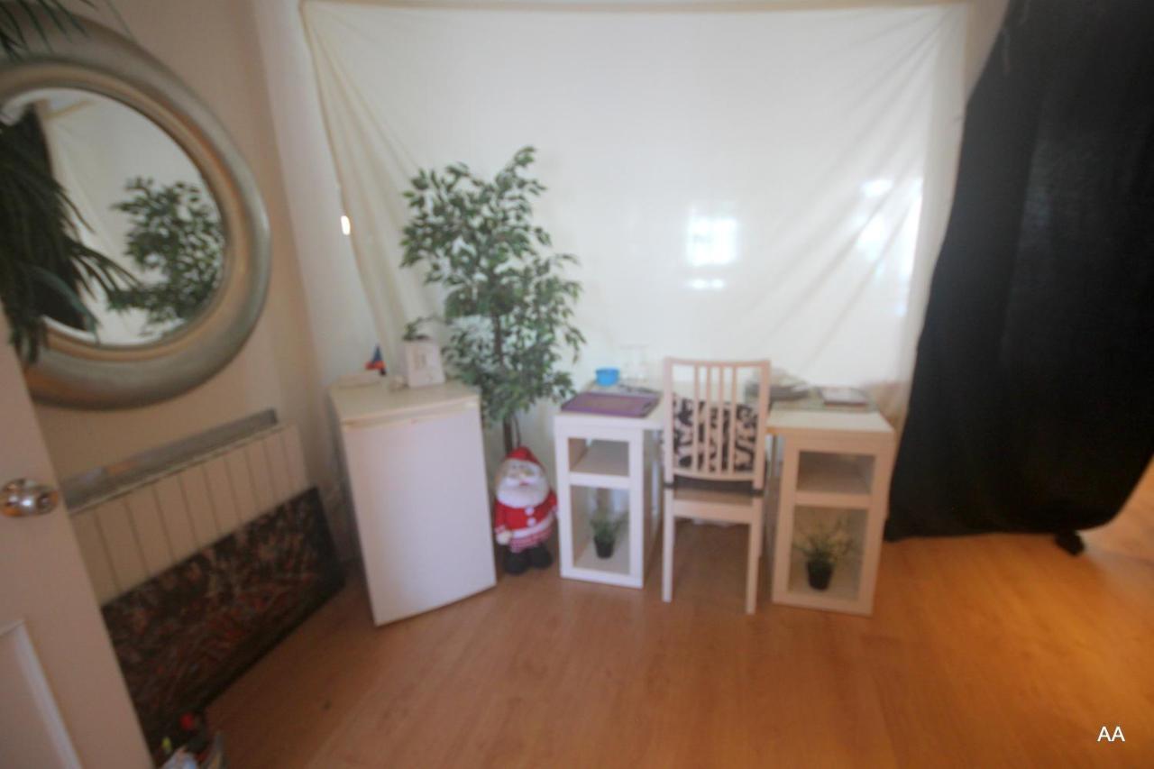 Little Peaceful Retreat Room With Bath, Heating, Terrace, Free Wifi Fridge Easy Parking Marbella Exterior foto